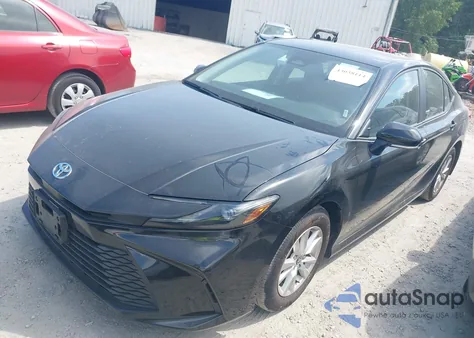 2025 Toyota Camry Le z USA, uszkodzony, nr VIN 4T1DAACK8SU004256